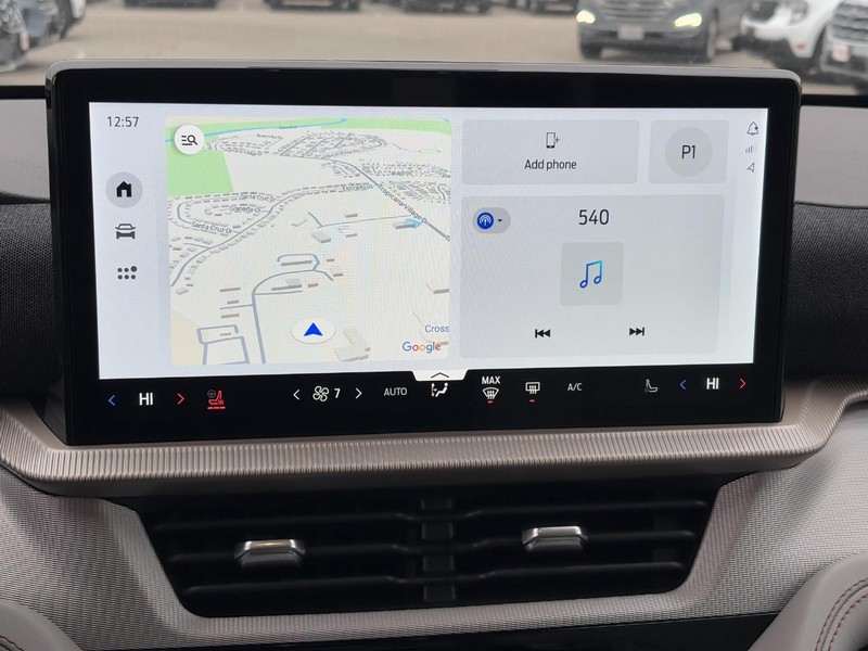 Ford Explorer Vehicle Full-screen Gallery Image 15