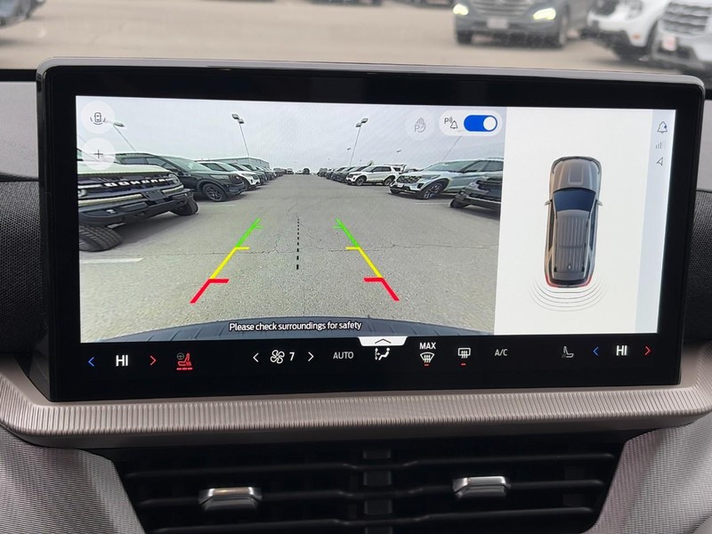 Ford Explorer Vehicle Full-screen Gallery Image 16