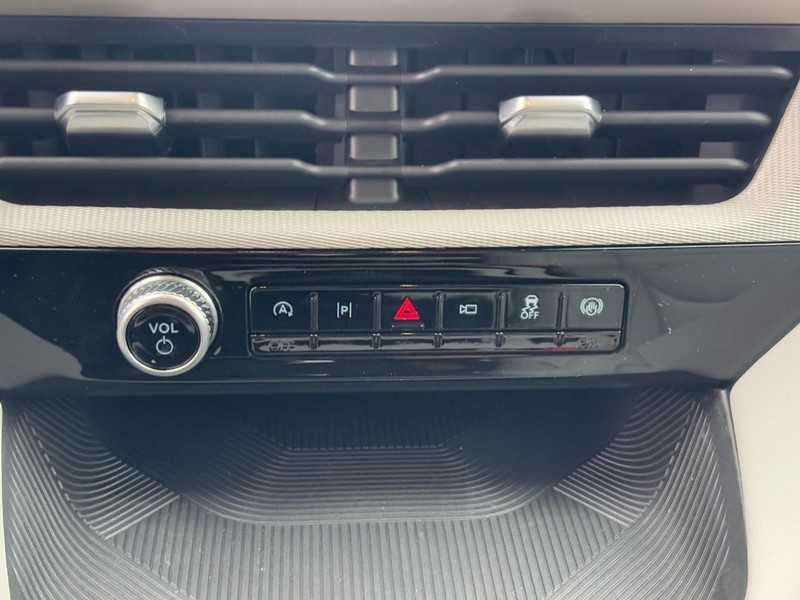 Ford Explorer Vehicle Full-screen Gallery Image 17