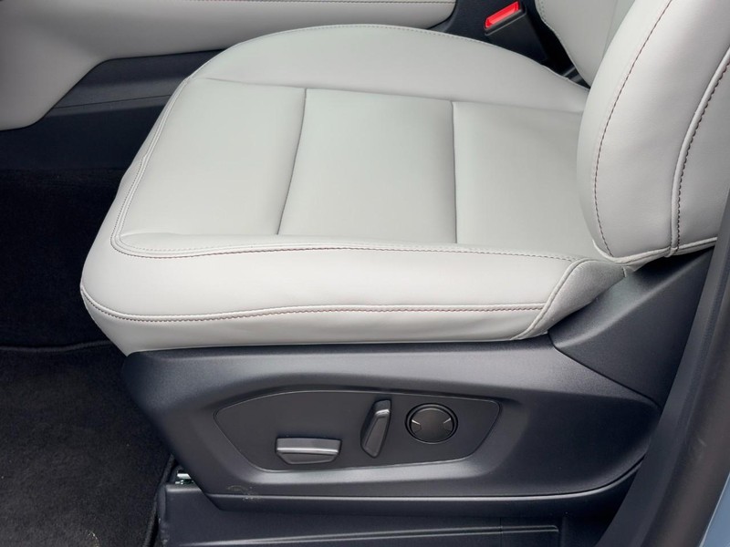 Ford Explorer Vehicle Full-screen Gallery Image 19