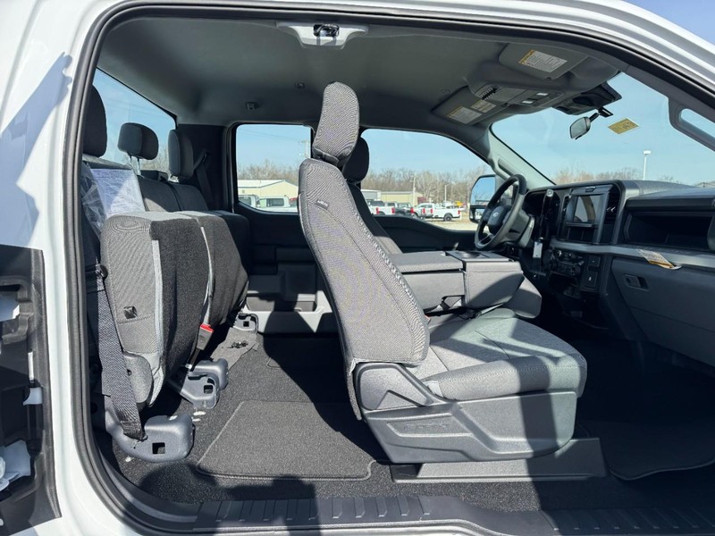 Ford Super Duty F-250 SRW Vehicle Image 05