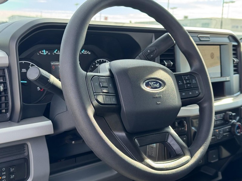 Ford Super Duty F-250 SRW Vehicle Image 09