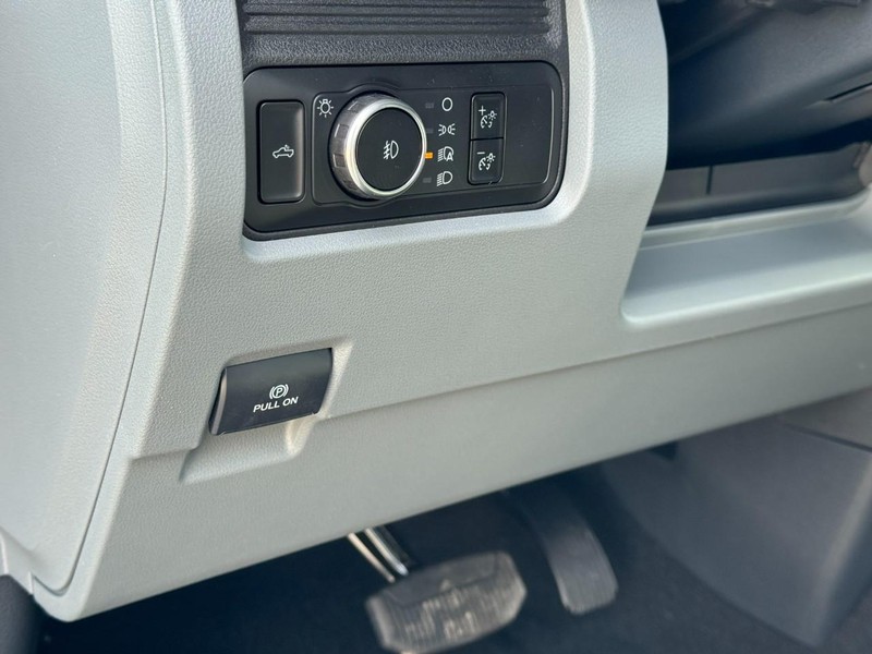 Ford Super Duty F-250 SRW Vehicle Image 11