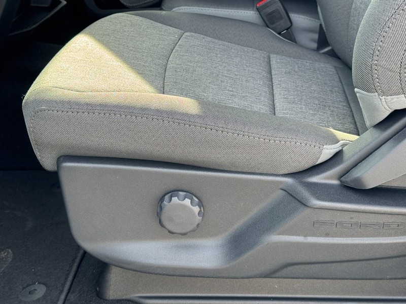 Ford Super Duty F-250 SRW Vehicle Image 12