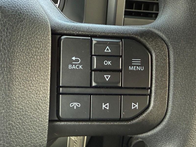 Ford Super Duty F-350 SRW Vehicle Full-screen Gallery Image 10