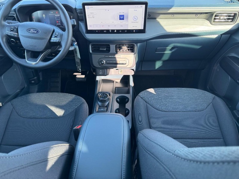 Ford Maverick Vehicle Full-screen Gallery Image 5