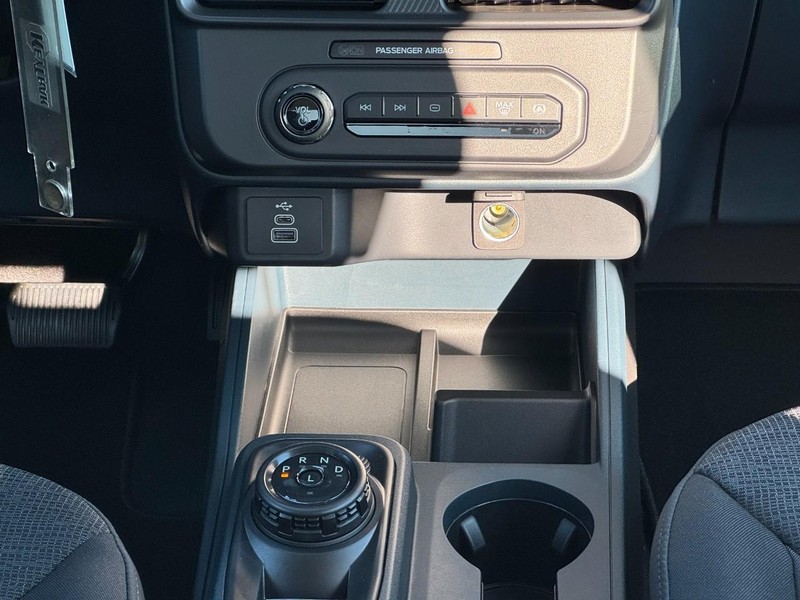 Ford Maverick Vehicle Full-screen Gallery Image 8