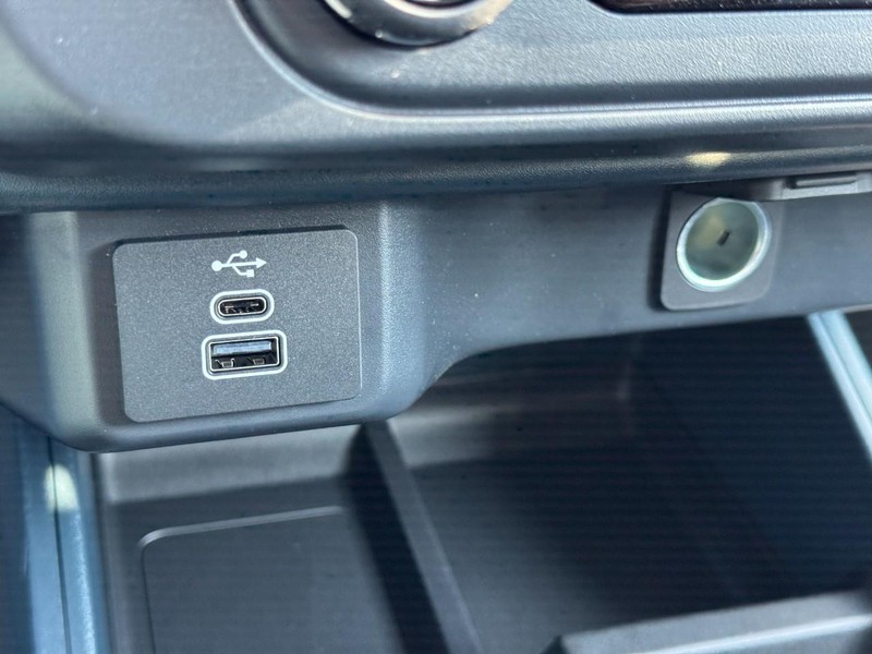 Ford Maverick Vehicle Full-screen Gallery Image 14