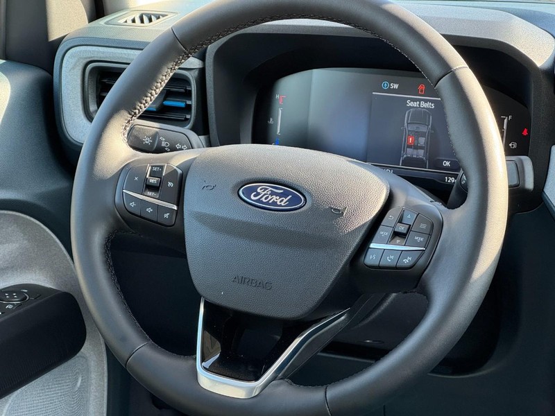 Ford Maverick Vehicle Full-screen Gallery Image 7