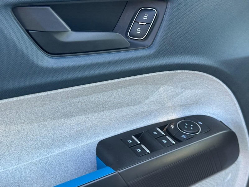 Ford Maverick Vehicle Full-screen Gallery Image 11