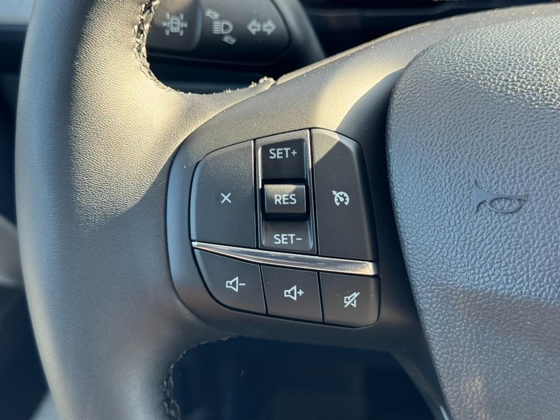 Ford Maverick Vehicle Full-screen Gallery Image 13