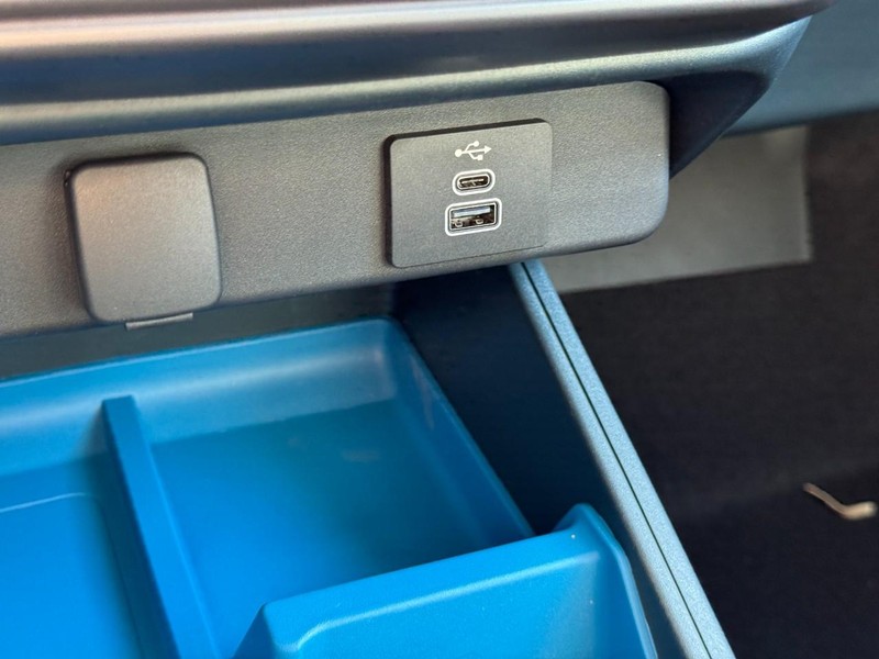 Ford Maverick Vehicle Full-screen Gallery Image 15