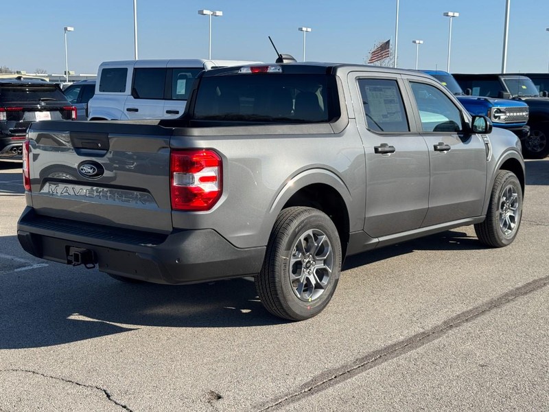 Ford Maverick Vehicle Full-screen Gallery Image 3