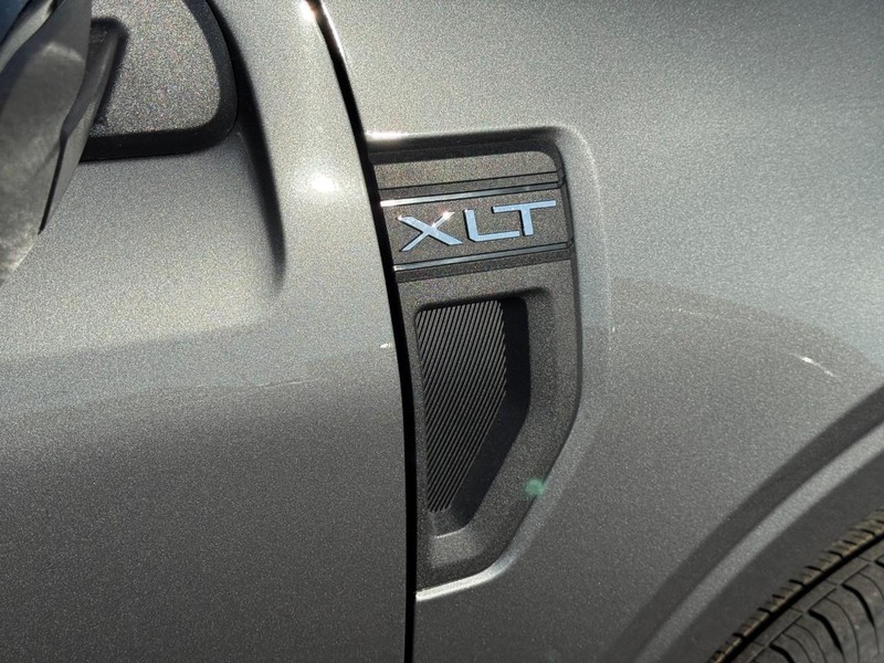 Ford Maverick Vehicle Full-screen Gallery Image 10