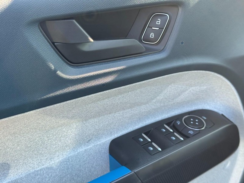 Ford Maverick Vehicle Full-screen Gallery Image 11