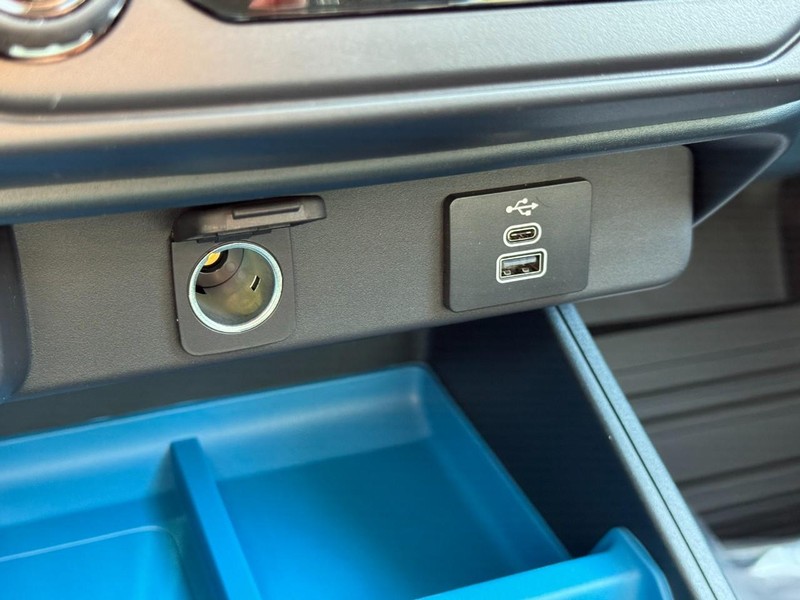 Ford Maverick Vehicle Full-screen Gallery Image 15