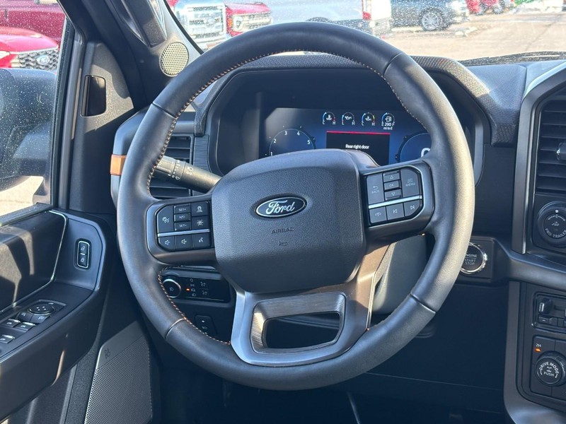 Ford F-150 Vehicle Full-screen Gallery Image 11