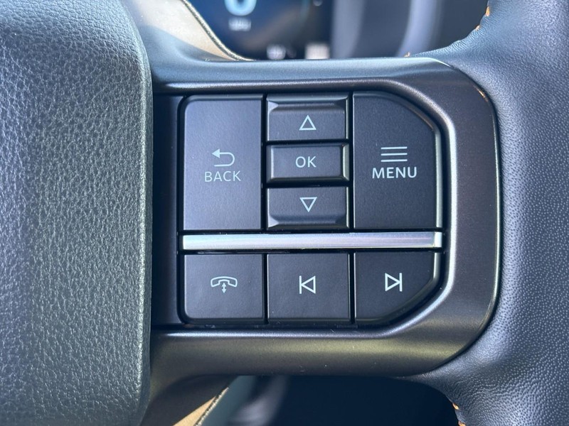 Ford F-150 Vehicle Full-screen Gallery Image 17