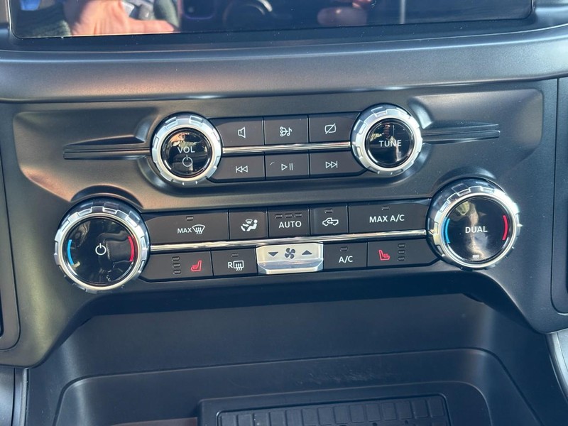 Ford F-150 Vehicle Full-screen Gallery Image 22