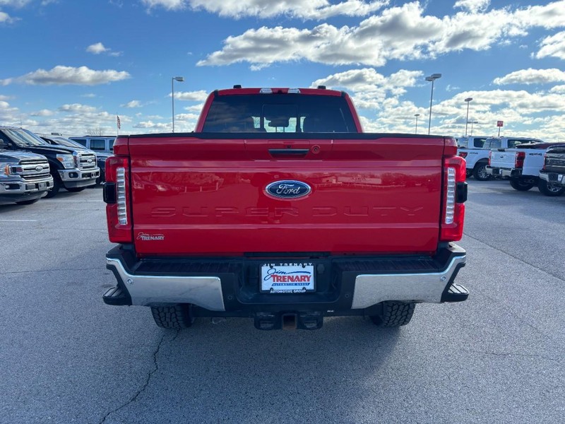 Ford Super Duty F-350 SRW Vehicle Full-screen Gallery Image 5