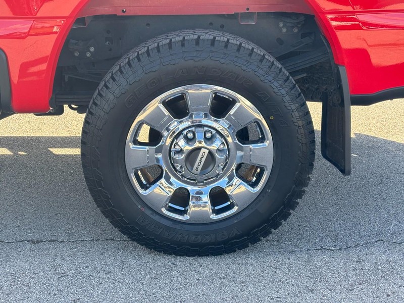 Ford Super Duty F-350 SRW Vehicle Full-screen Gallery Image 7