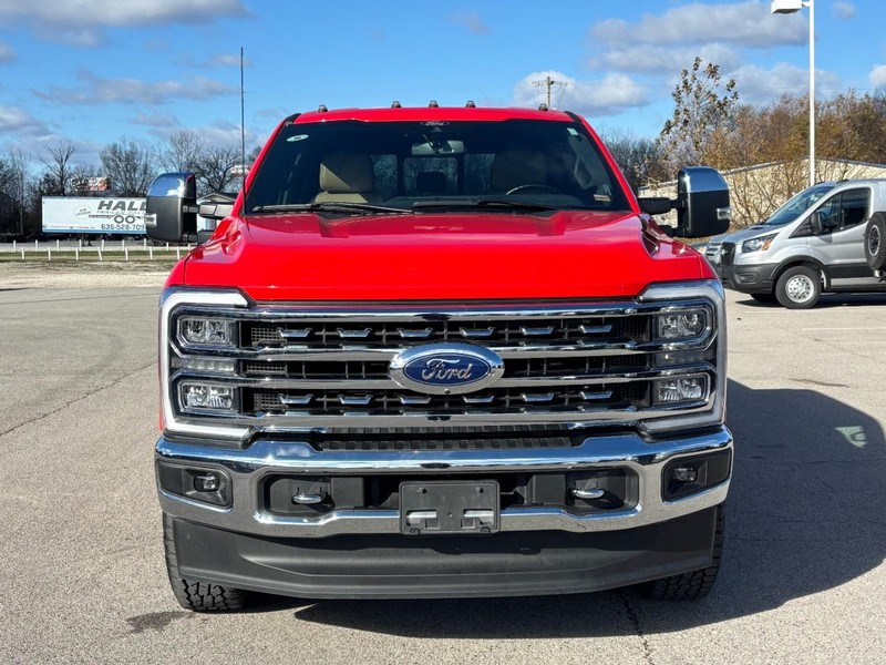 Ford Super Duty F-350 SRW Vehicle Full-screen Gallery Image 9