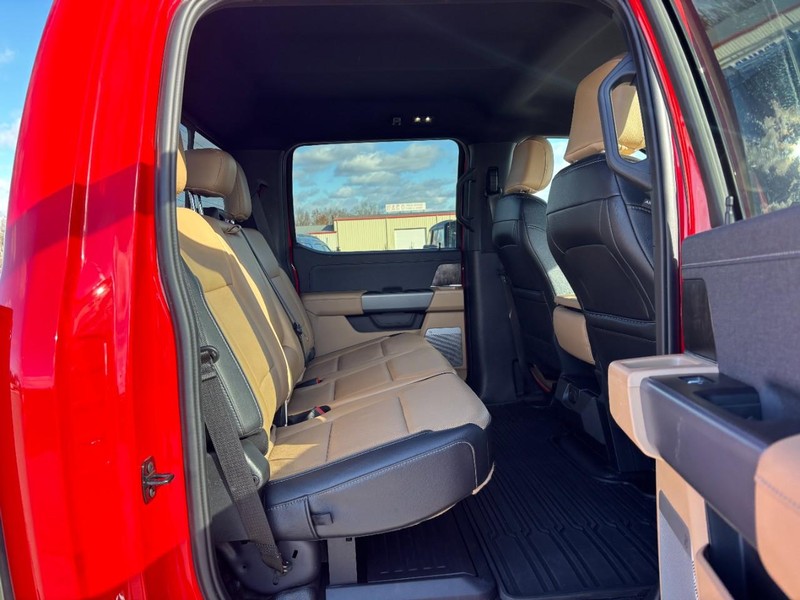 Ford Super Duty F-350 SRW Vehicle Full-screen Gallery Image 10