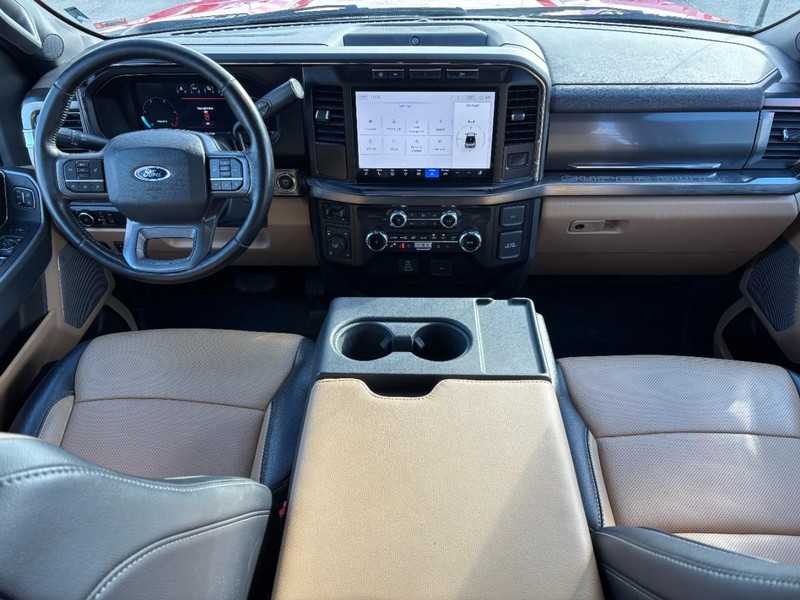 Ford Super Duty F-350 SRW Vehicle Full-screen Gallery Image 11