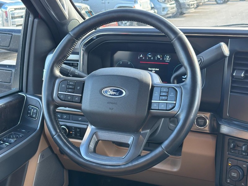 Ford Super Duty F-350 SRW Vehicle Full-screen Gallery Image 12