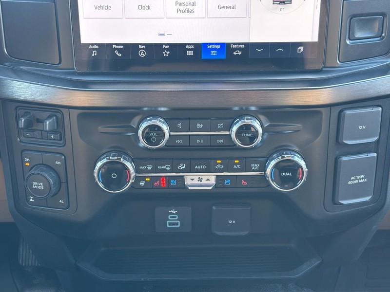 Ford Super Duty F-350 SRW Vehicle Full-screen Gallery Image 14