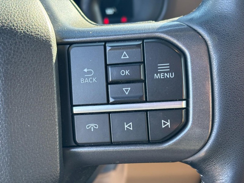 Ford Super Duty F-350 SRW Vehicle Full-screen Gallery Image 18