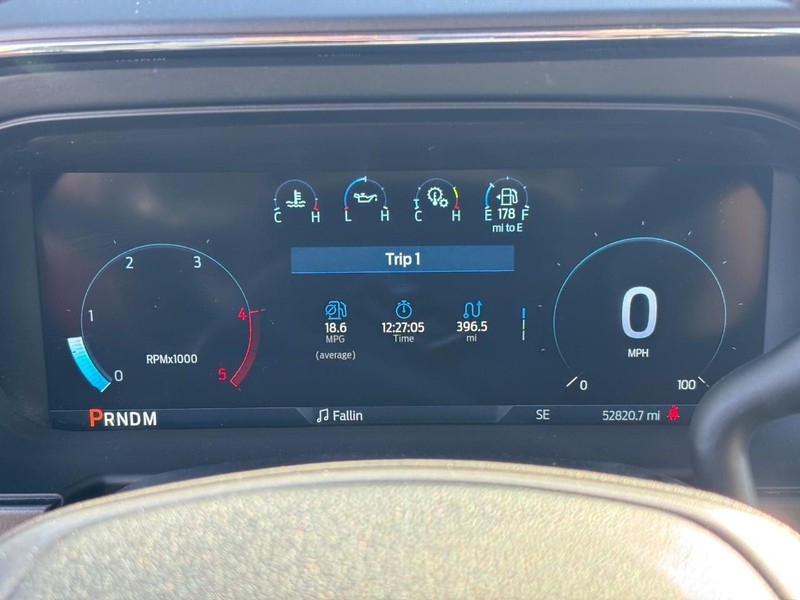 Ford Super Duty F-350 SRW Vehicle Full-screen Gallery Image 19