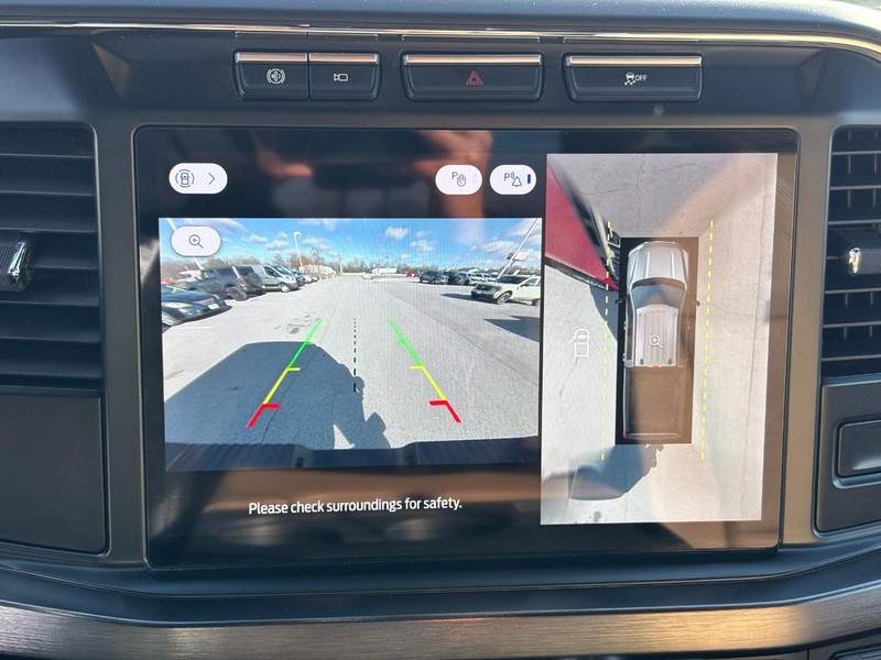 Ford Super Duty F-350 SRW Vehicle Full-screen Gallery Image 21