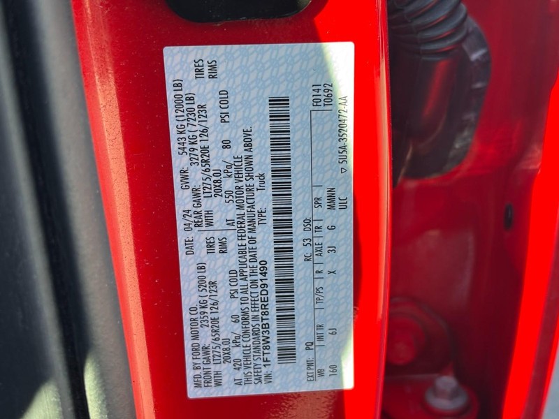 Ford Super Duty F-350 SRW Vehicle Full-screen Gallery Image 27