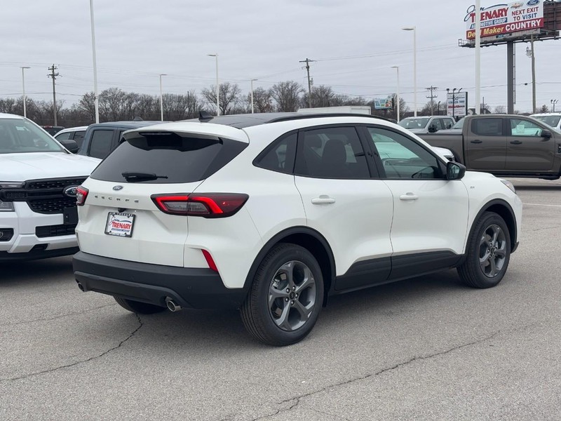 Ford Escape Vehicle Full-screen Gallery Image 3