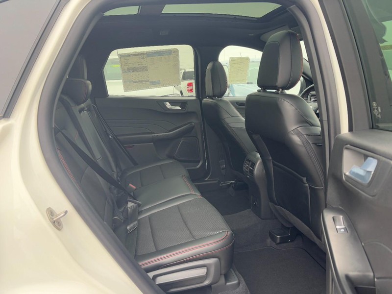 Ford Escape Vehicle Full-screen Gallery Image 5