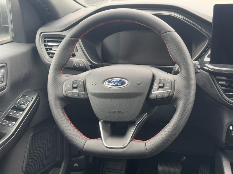 Ford Escape Vehicle Full-screen Gallery Image 7