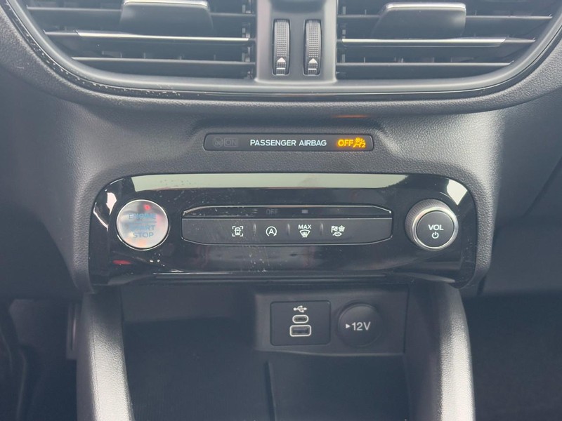 Ford Escape Vehicle Full-screen Gallery Image 16