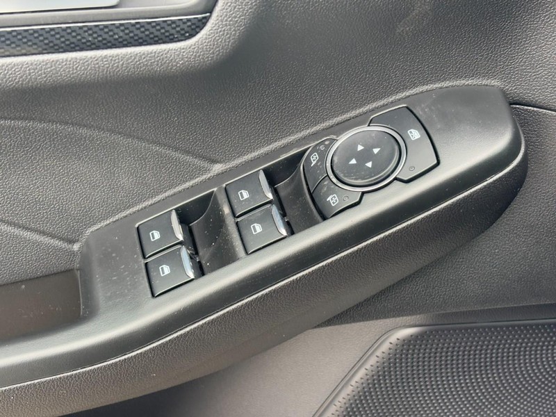 Ford Escape Vehicle Full-screen Gallery Image 17