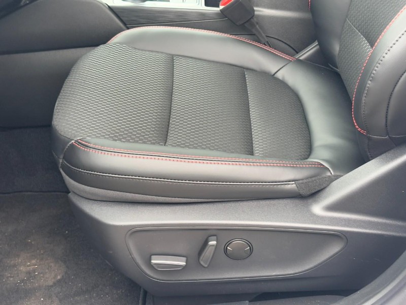 Ford Escape Vehicle Full-screen Gallery Image 18