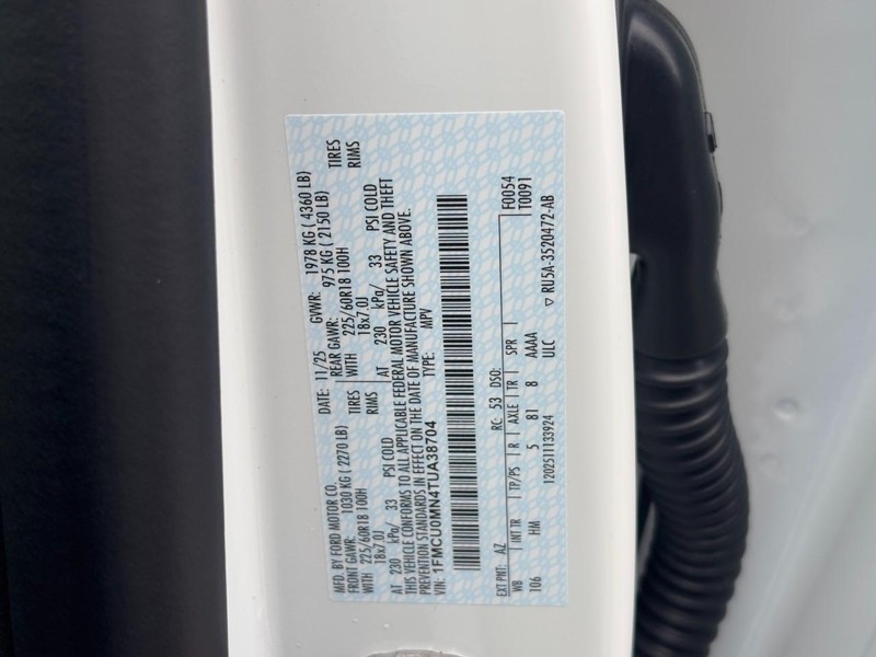 Ford Escape Vehicle Full-screen Gallery Image 19