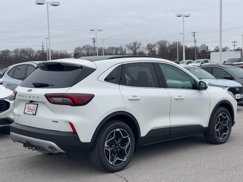 Ford Escape Vehicle Full-screen Gallery Image 3