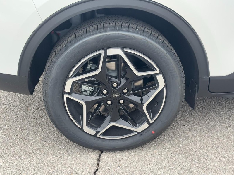 Ford Escape Vehicle Full-screen Gallery Image 4