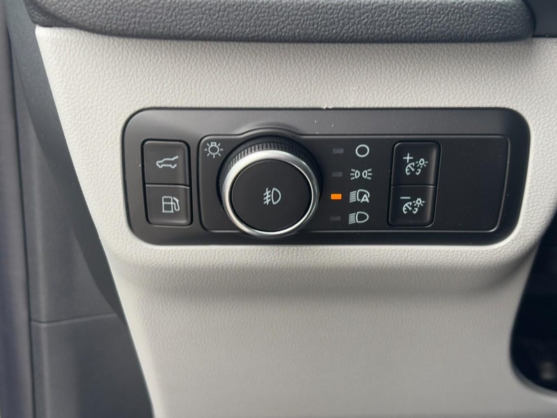 Ford Escape Vehicle Full-screen Gallery Image 10