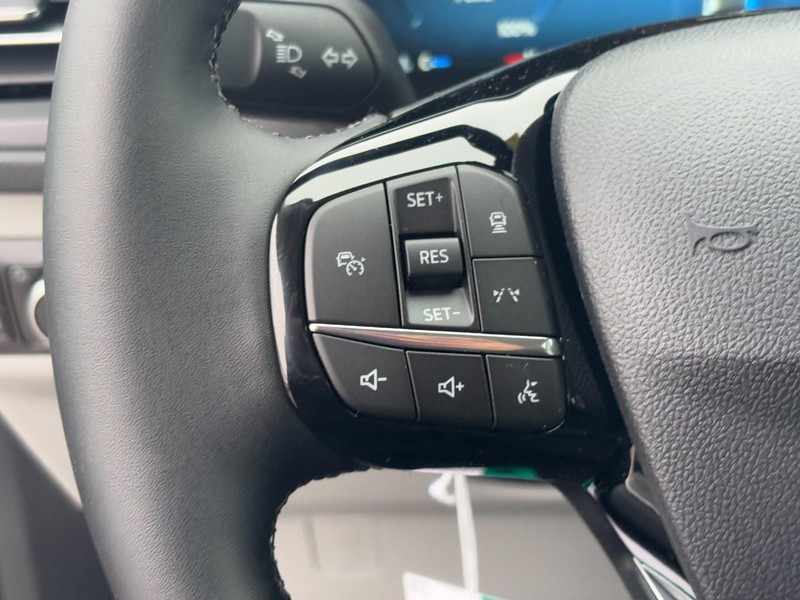 Ford Escape Vehicle Full-screen Gallery Image 11