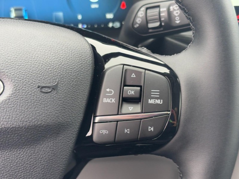 Ford Escape Vehicle Full-screen Gallery Image 12