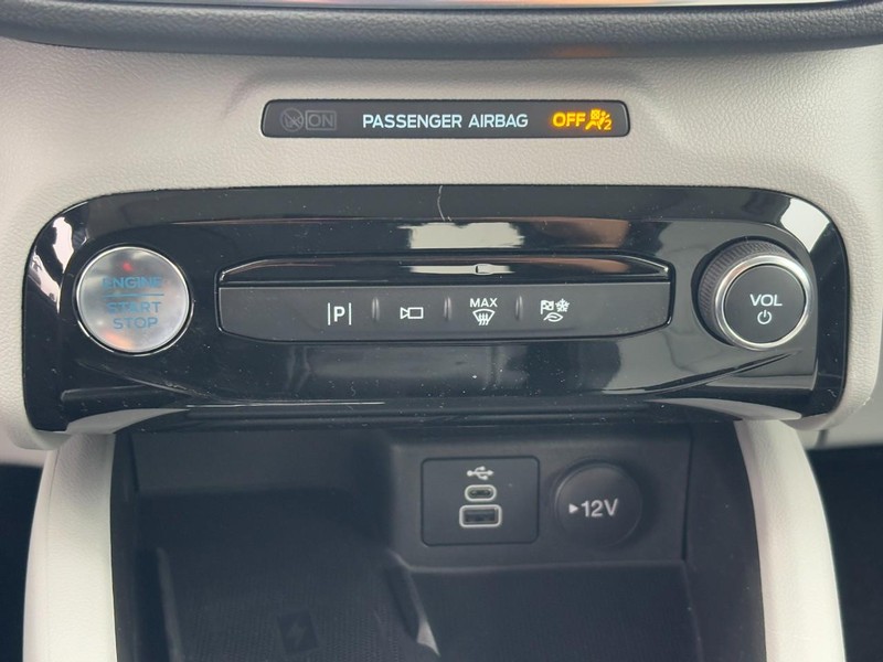 Ford Escape Vehicle Full-screen Gallery Image 16