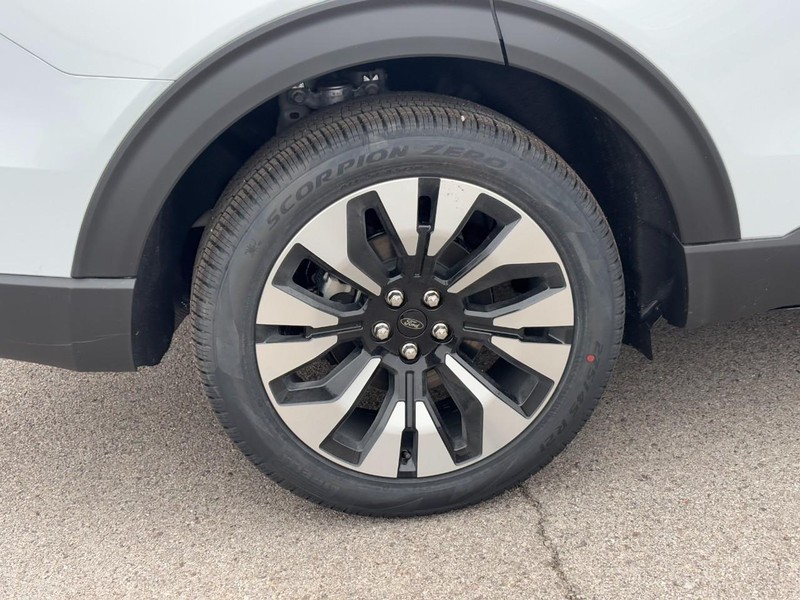 Ford Explorer Vehicle Full-screen Gallery Image 4