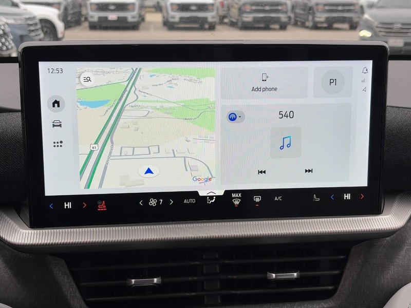 Ford Explorer Vehicle Full-screen Gallery Image 15