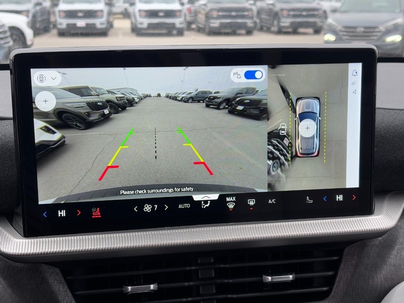 Ford Explorer Vehicle Full-screen Gallery Image 16